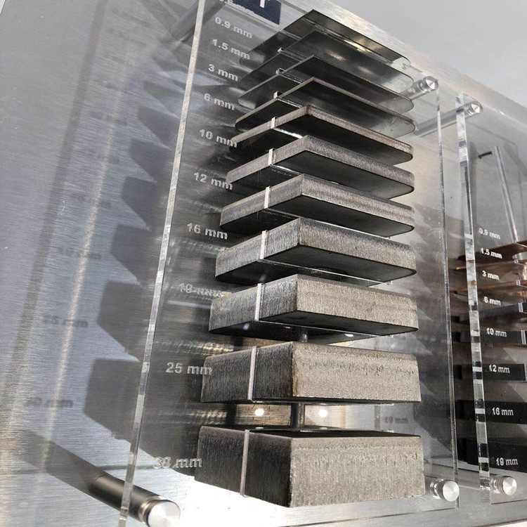 加工钣金(jin)激光切割 打(da)孔 機架焊接(jie)